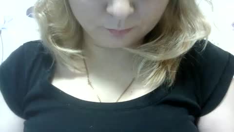 Snapshot of riveramaureen chatting on December 19, 2024, 11:07 am RiveraMaureen online show from December 19, 2024, 11:07 am