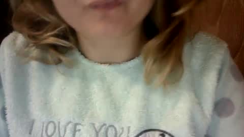 Snapshot of riveramaureen chatting on December 20, 2024, 6:40 am RiveraMaureen online show from December 20, 2024, 6:40 am