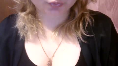 Snapshot of riveramaureen chatting on January 4, 2025, 10:45 pm RiveraMaureen online show from January 4, 2025, 10:45 pm