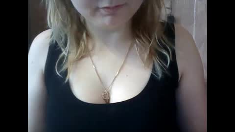 Snapshot of riveramaureen chatting on February 16, 2025, 11:59 am RiveraMaureen online show from February 16, 2025, 11:59 am