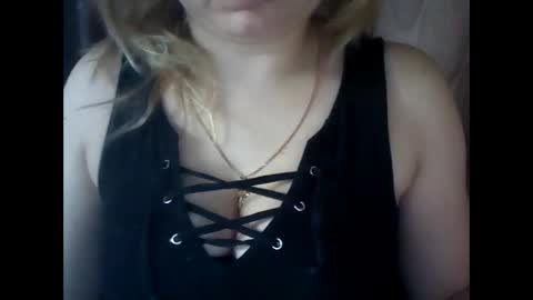 Snapshot of riveramaureen chatting on February 17, 2025, 12:48 pm RiveraMaureen online show from February 17, 2025, 12:48 pm