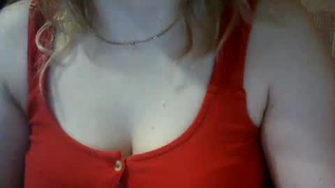 Snapshot of riveramaureen chatting on March 8, 2025, 11:07 pm RiveraMaureen online show from March 8, 2025, 11:07 pm