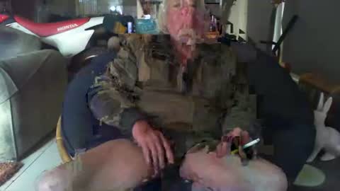 Snapshot of riverratggg chatting on May 29, 2026, 8:12 am riveratggg online show from May 29, 2026, 8:12 am