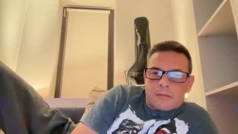 Snapshot of rmbrando445829 chatting on December 1, 2025, 12:37 am Darrius online show from December 1, 2025, 12:37 am