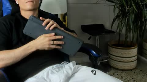 Roan Birkin online show from March 10, 2026, 9:53 pm