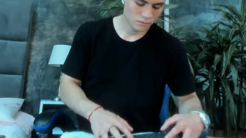 Roan Birkin online show from May 11, 2026, 7:55 pm