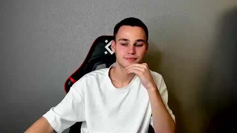 robert10211 online show from November 18, 2025, 11:59 pm