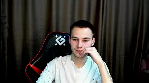 robert10211 online show from December 23, 2025, 2:31 am