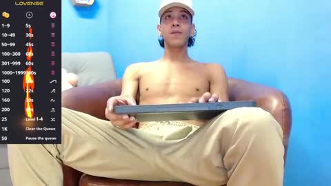 Snapshot of robert_kingg chatting on October 6, 2025, 7:22 pm robert_kingg online show from October 6, 2025, 7:22 pm