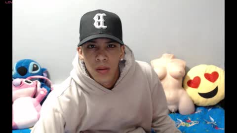 Snapshot of robert_kingg chatting on February 19, 2026, 7:37 am robert_kingg online show from February 19, 2026, 7:37 am