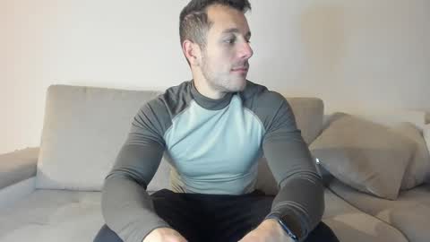 roberto4ever online show from February 12, 2025, 4:11 pm