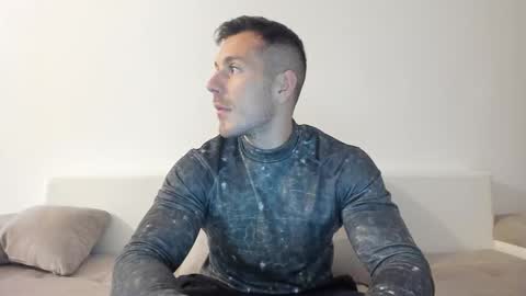 roberto4ever online show from October 3, 2025, 1:52 pm