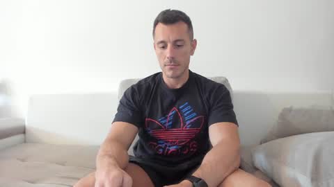 Snapshot of roberto4ever chatting on June 8, 2026, 1:00 pm roberto4ever online show from June 8, 2026, 1:00 pm