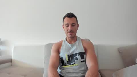 Snapshot of roberto4ever chatting on June 11, 2026, 4:10 am roberto4ever online show from June 11, 2026, 4:10 am