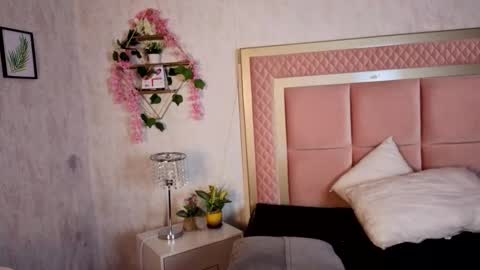 robin D online show from December 18, 2025, 12:11 pm