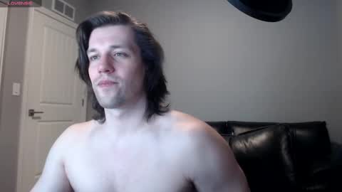 Snapshot of robknocks chatting on February 28, 2025, 3:37 am Rob Knocks online show from February 28, 2025, 3:37 am