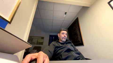 Snapshot of roblatino12 chatting on February 14, 2025, 8:15 pm roblatino12 online show from February 14, 2025, 8:15 pm