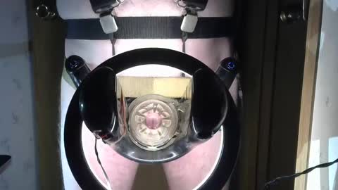 Snapshot of robodickmilker chatting on March 7, 2025, 9:27 pm Robodickmilker online show from March 7, 2025, 9:27 pm