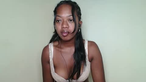 Snapshot of rochellinah chatting on May 12, 2026, 7:27 am rochellinah online show from May 12, 2026, 7:27 am