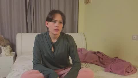 Snapshot of rochelrosensteel chatting on November 12, 2025, 12:11 am Lilit online show from November 12, 2025, 12:11 am