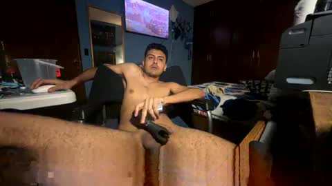 rockdrigo31 online show from November 18, 2025, 6:18 am