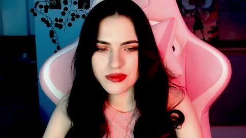 Sophie  online show from December 6, 2024, 12:38 pm