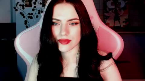 Sophie  online show from December 13, 2024, 1:22 pm