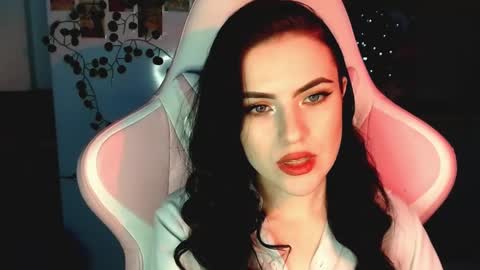 Sophie  online show from December 19, 2024, 1:29 pm