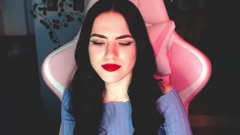 Sophie  online show from February 6, 2025, 1:43 pm