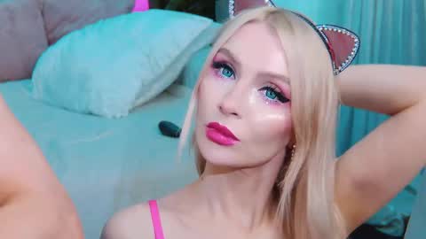 Snapshot of rockstarsgames chatting on September 18, 2025, 10:06 am Lina and Den online show from September 18, 2025, 10:06 am