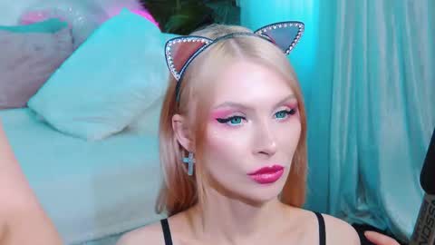 Snapshot of rockstarsgames chatting on September 27, 2025, 9:36 am Lina and Den online show from September 27, 2025, 9:36 am