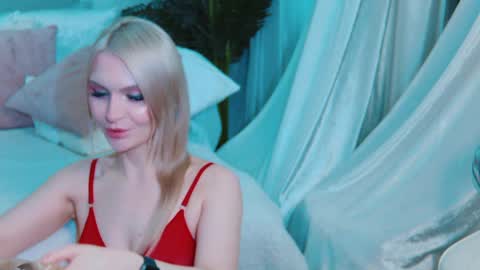 Lina and Den online show from April 4, 2026, 6:22 am