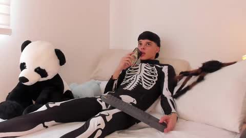 RockyWood20CM online show from October 12, 2025, 9:47 pm