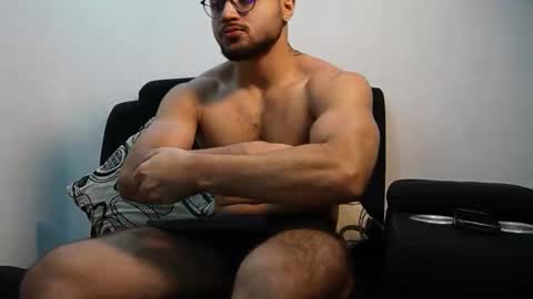 Snapshot of roger_belmont chatting on October 29, 2025, 3:53 am Roger Belmont online show from October 29, 2025, 3:53 am