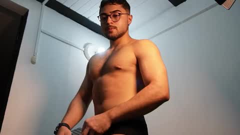 Snapshot of roger_belmont chatting on November 5, 2025, 4:34 am Roger Belmont online show from November 5, 2025, 4:34 am