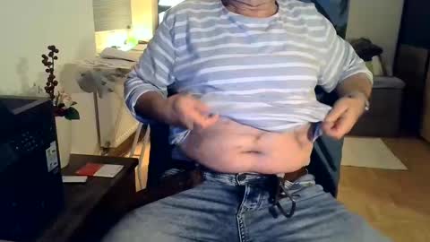 rolandloser1000 online show from January 17, 2025, 9:17 pm