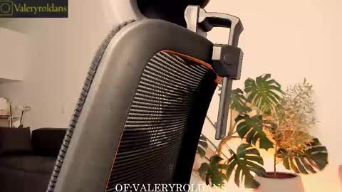 Snapshot of roldansvalery chatting on February 12, 2025, 3:29 am Valery Roldans online show from February 12, 2025, 3:29 am