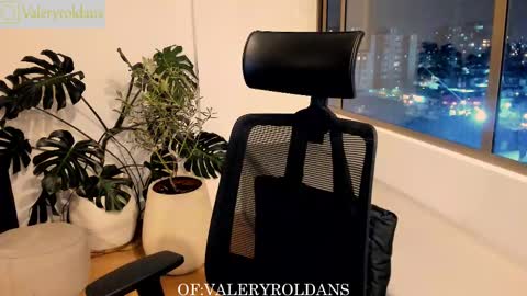 Snapshot of roldansvalery chatting on February 20, 2025, 1:36 am Valery Roldans online show from February 20, 2025, 1:36 am