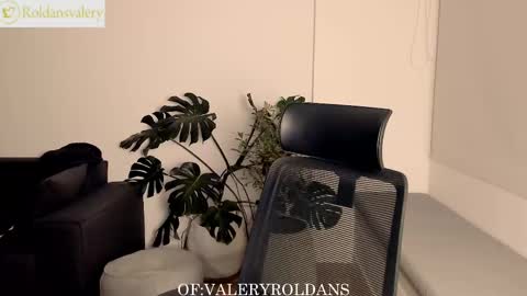 Snapshot of roldansvalery chatting on February 27, 2025, 2:21 am Valery Roldans online show from February 27, 2025, 2:21 am