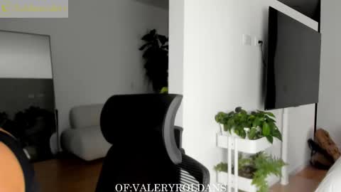 Snapshot of roldansvalery chatting on October 31, 2025, 2:34 am Valery Roldans online show from October 31, 2025, 2:34 am