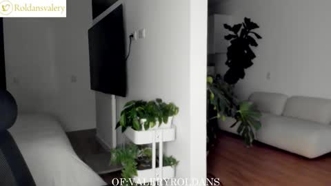 Snapshot of roldansvalery chatting on November 1, 2025, 2:02 am Valery Roldans online show from November 1, 2025, 2:02 am