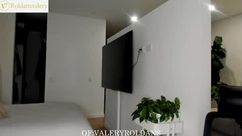 Snapshot of roldansvalery chatting on November 6, 2025, 2:45 am Valery Roldans online show from November 6, 2025, 2:45 am