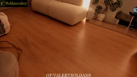 Snapshot of roldansvalery chatting on November 19, 2025, 3:17 am Valery Roldans online show from November 19, 2025, 3:17 am