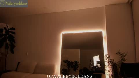 Snapshot of roldansvalery chatting on November 29, 2025, 4:26 am Valery Roldans online show from November 29, 2025, 4:26 am
