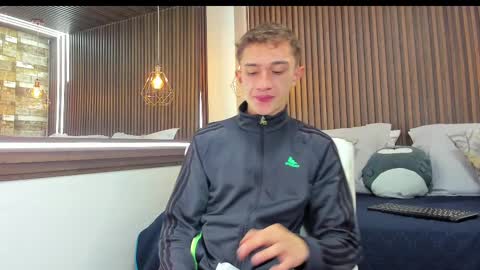 Snapshot of rolito18_ chatting on March 7, 2025, 3:40 am twink juli online show from March 7, 2025, 3:40 am