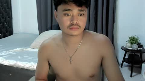 Snapshot of rollsroycexx chatting on April 8, 2026, 10:26 am ROYCE online show from April 8, 2026, 10:26 am