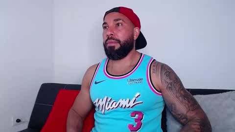 Snapshot of roman_muscle_ chatting on December 5, 2024, 9:17 pm Roman online show from December 5, 2024, 9:17 pm