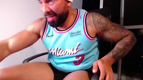 Snapshot of roman_muscle_ chatting on February 18, 2025, 3:42 am Roman online show from February 18, 2025, 3:42 am