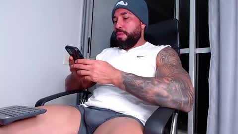 Snapshot of roman_muscle_ chatting on February 25, 2025, 4:03 am Roman online show from February 25, 2025, 4:03 am