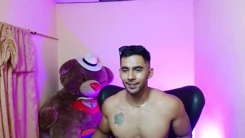 Snapshot of romanpearce_ chatting on February 16, 2025, 12:30 am Roman online show from February 16, 2025, 12:30 am